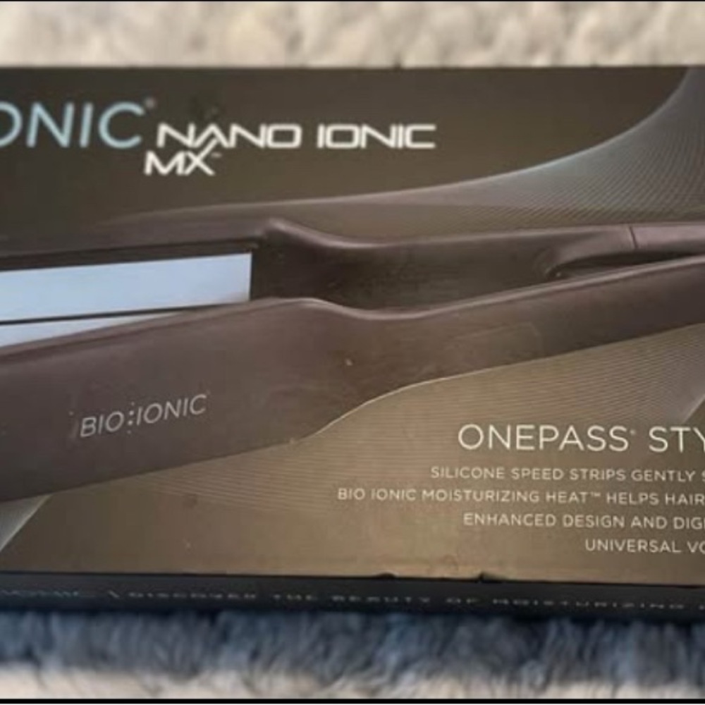 Bio Ionic OnePass Styling Iron - Black